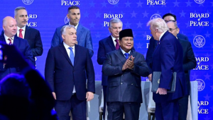 Presiden Prabowo Subianto menandatangani Piagam Dewan Perdamaian untuk Gaza yang diprakarsai oleh Presiden Amerika Serikat Donald Trump, bersama para pemimpin negara lainnya di Davos, Swiss, Senin, 19/1/2026 | Instagram @presidenrepublikindonesia
