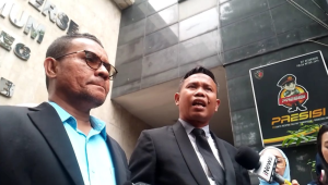 Kuasa hukum Roy Suryo, Ahmad Khozinudin, di Polda Metro Jaya, Jakarta, Kamis, 8/1/2026 | Muhammad Reza/Forum Keadilan