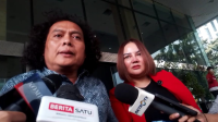 Linda Susanti dan Pengacara Deolipa Yumara di Gedung CI KPK, Jakarta, Selasa, 13/1/2026 | Muhammad Reza/Forum Keadilan