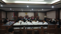 21 terdakwa demo Agustus rusuh saat mendengarkan tuntutan di ruang sidang PN Jakpus, Rabu, 14/1/2026 | Syahrul Baihaqi/Forum Keadilan