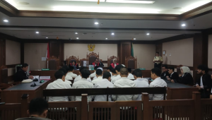 21 terdakwa demo Agustus rusuh saat mendengarkan tuntutan di ruang sidang PN Jakpus, Rabu, 14/1/2026 | Syahrul Baihaqi/Forum Keadilan