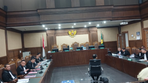 Eks Menteri Pendidikan, Kebudayaan, Riset, dan Teknologi (Mendikbudristek) Nadiem Anwar Makarim menghadiri sidang dakwaan dalam kasus dugaan korupsi laptop berbasis Chromebook dalam program digitalisasi pendidikan tahun 2019-2022 di Pengadilan Tindak Pidana Korupsi (Tipikor) Jakarta pada pukul 10.18 WIB, Senin, 5/1/2026 | Syahrul Baihaqi/Forum Keadilan