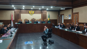 Eks Menteri Pendidikan, Kebudayaan, Riset, dan Teknologi (Mendikbudristek) Nadiem Anwar Makarim menghadiri sidang dakwaan dalam kasus dugaan korupsi laptop berbasis Chromebook dalam program digitalisasi pendidikan tahun 2019-2022 di Pengadilan Tindak Pidana Korupsi (Tipikor) Jakarta pada pukul 10.18 WIB, Senin, 5/1/2026 | Syahrul Baihaqi/Forum Keadilan