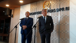 Jajaran Wakil Ketua DPR RI Saan Mustopa (kanan), bersama dengan Cucun Ahmad Syamsurijal, di Kompleks Parlemen, Senayan, Jakarta, Selasa, 27/1/2026 | Novia Suhari/Forum Keadilan