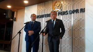 Jajaran Wakil Ketua DPR RI Saan Mustopa (kanan), bersama dengan Cucun Ahmad Syamsurijal, di Kompleks Parlemen, Senayan, Jakarta, Selasa, 27/1/2026 | Novia Suhari/Forum Keadilan