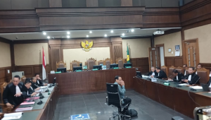 Eks Menteri Pendidikan, Kebudayaan, Riset, dan Teknologi (Mendikbudristek) Nadiem Anwar Makarim menghadiri sidang dakwaan dalam kasus dugaan korupsi laptop berbasis Chromebook dalam program digitalisasi pendidikan tahun 2019-2022 di Pengadilan Tindak Pidana Korupsi (Tipikor) Jakarta pada pukul 10.18 WIB, Senin, 5/1/2026 | Syahrul Baihaqi/Forum Keadilan