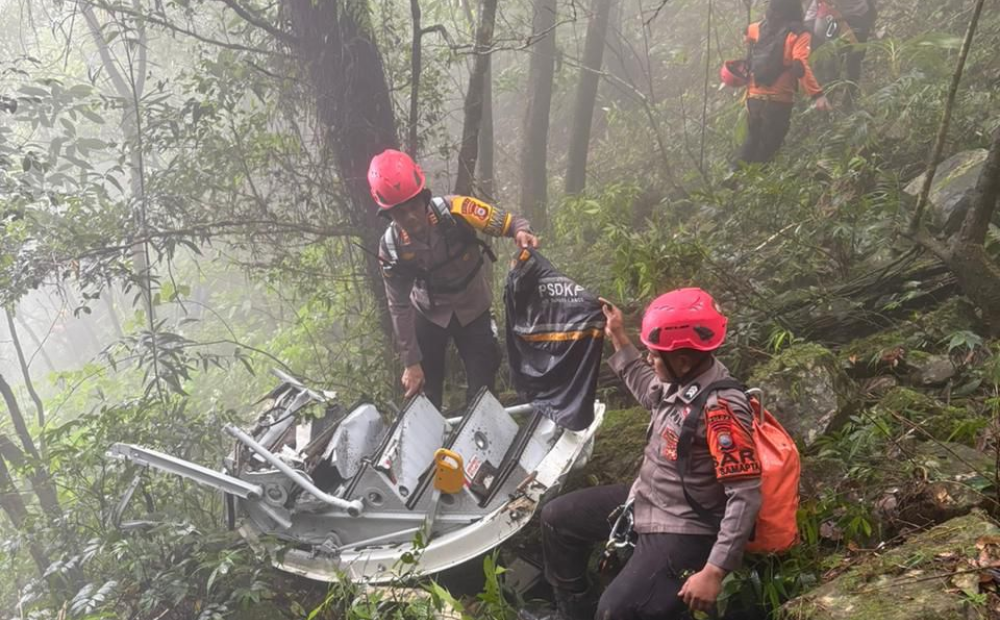 Black Box Pesawat ATR 42-500 yang Hilang Ditemukan di Lereng Gunung Bulusaraung