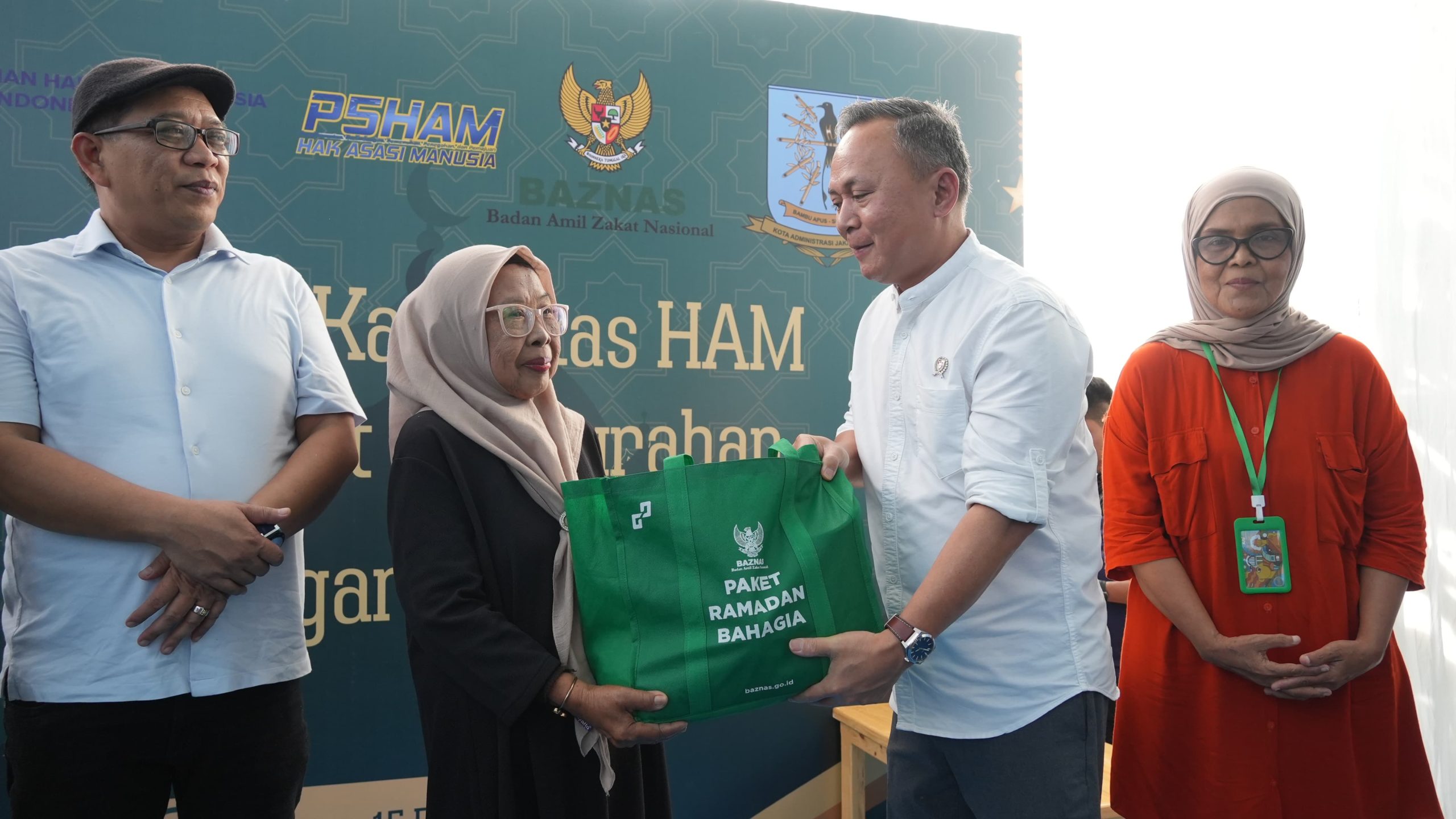 Jelang Ramadan, KemHAM Berikan Santunan ke Korban Tragedi Mei 1998