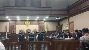 Eks Direktur Utama PT Pertamina International Shipping (PT PIS) Yoki Firnandi dan kawan-kawan saat menjalani sidang di Pengadilan Tipikor, Jakarta Pusat, Jumat, 27/2/2026 dini hari | Syahrul Baihaqi/Forum Keadilan