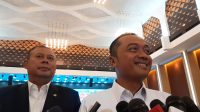 Wakil Ketua DPR RI, Cucun Ahmad Syamsurijal (kiri) bersama dengan Mensesneg, Prasetyo Hadi, di Komplek Parlemen, Senayan, Jakarta | Novia Suhari/ Forum Keadilan