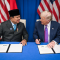 Presiden Amerika Serikat Donald Trump dan Presiden Republik Indonesia Prabowo Subianto menandatangani perjanjian dagang di Washington DC, Kamis, 19/2/2026 | Dok. Kementerian Sekretariat Negara RI