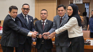 Dewan Perwakilan Rakyat (DPR) RI secara resmi menetapkan anggota Komisi III DPR RI dari Fraksi Partai NasDem Ahmad Sahroni, sebagai Wakil Ketua Komisi III menggantikan Rusdi Masse Mappasessu di Kompleks Parlemen, Senayan, Jakarta, Kamis, 19/2/2026 | Ist