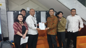 Perwakilan CALS saat melaporkan Adies Kadir di Gedung MK, Jumat, 6/2/2026 | Syahrul Baihaqi/Forum Keadilan