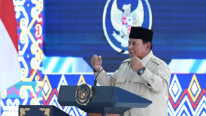 Presiden Prabowo Subianto saat meresmikan 166 Sekolah Rakyat di Balai Besar Pendidikan dan Pelatihan Kesejahteraan Sosial (BBPPKS) Banjarmasin, Kota Banjarbaru, Provinsi Kalimantan Selatan, pada Senin, 12/1/2026. | Dok BPMI Setpres/Kris