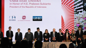 Presiden Prabowo Subianto menyaksikan penandatanganan 11 nota kesepahaman (Memorandum of Understanding/MoU) senilai 38,4 miliar dolar Amerika Serikat (AS) antara pelaku usaha Indonesia dan Amerika Serikat dalam sesi roundtable Business Summit yang diselenggarakan oleh US-ASEAN Business Council (US-ABC) di Gedung U.S. Chamber of Commerce, Washington DC, Amerika Serikat, pada Rabu, 18 Februari 2026. | Dok BPMI Setpres/Cahyo