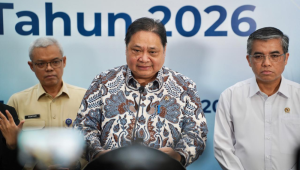 Menteri Koordinator Bidang Perekonomian, Airlangga Hartarto, memberikan keterangan pers di Kementerian Ketenagakerjaan, Jakarta Selatan, Jumat, 27/2/2026. | Dok Kementerian Koordinator Bidang Perekonomian Republik Indonesia