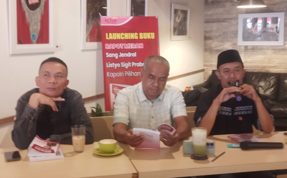 Buku ‘Raport Merah Sang Jenderal’ Diluncurkan, Ahmad Bahar Soroti Lama Jabatan Kapolri Hingga Parcok