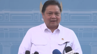 Menteri Koordinator Bidang Perekonomian, Airlangga Hartarto, memberikan keterangan pers usai rapat bersama Preesiden Prabowo Subianto di Istana Negara, pada Kamis, 19/3/2026. | YouTube Sekretariat Presiden