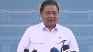 Menteri Koordinator Bidang Perekonomian, Airlangga Hartarto, memberikan keterangan pers usai rapat bersama Preesiden Prabowo Subianto di Istana Negara, pada Kamis, 19/3/2026. | YouTube Sekretariat Presiden
