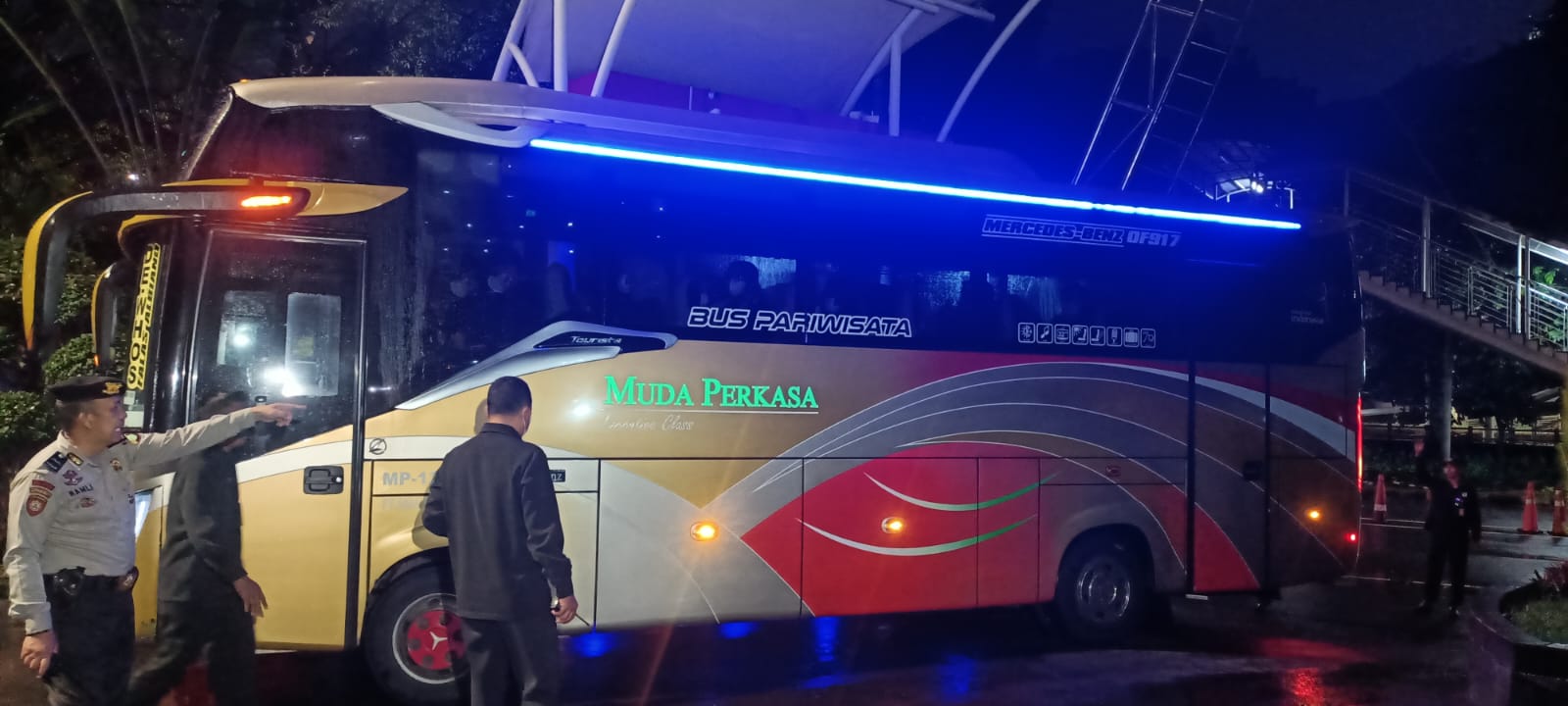 Sebelas Orang Hasil Pengembangan OTT Bupati Pekalongan Tiba di Gedung KPK