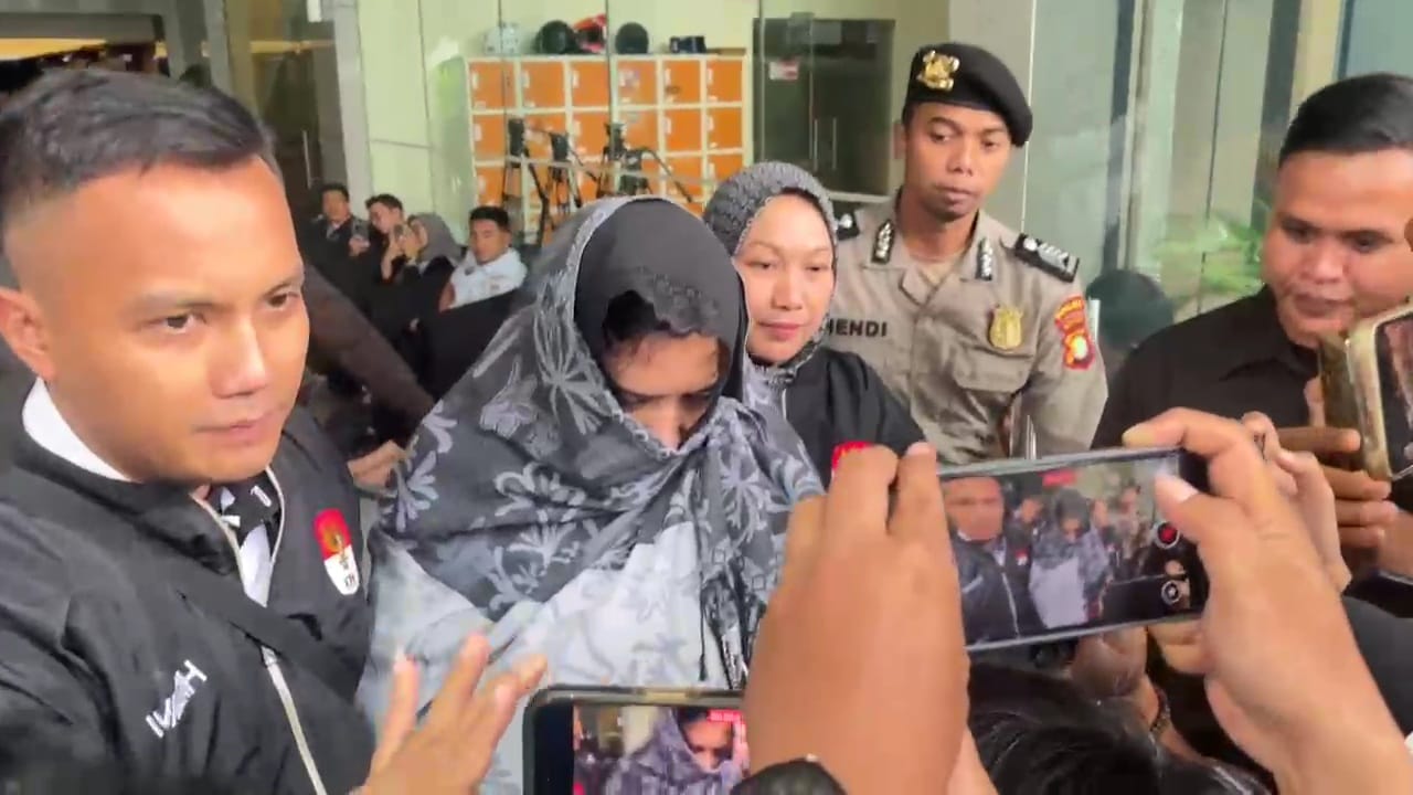 Fadia Arafiq Akui Sedang Bersama Gubernur Jateng Ahmad Luthfi Saat Digerebek KPK