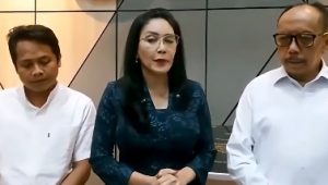 Anggota Komisi XIII DPR RI Rieke Diah Pitaloka saat mendampingi keluarga Ermanto Usman ke Kantor Lembaga Perlindungan Saksi dan Korban (LPSK), Kamis, 5/3/2026 | Ist