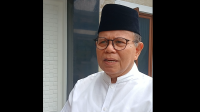 Kakak kandung Pengurus Perkumpulan Pensiunan JICT Ermanto Usman berinisial DS di di rumah duka yang berlokasi di Kelurahan Jatibening, Kecamatan Pondok Gede, Kota Bekasi, Selasa, 3/3/2026 | Syahrul Baihaqi/Forum Keadilan