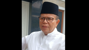 Kakak kandung Pengurus Perkumpulan Pensiunan JICT Ermanto Usman berinisial DS di di rumah duka yang berlokasi di Kelurahan Jatibening, Kecamatan Pondok Gede, Kota Bekasi, Selasa, 3/3/2026 | Syahrul Baihaqi/Forum Keadilan