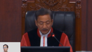 Ketua Mahkamah Konstitusi (MK) Suhartoyo saat membacakan amar putusan di ruang sidang, Senin, 16/3/2026 | YouTube Mahkamah Konstitusi RI