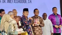 Mantan Ketua Mahkamah Konstitusi (MK) Jimly Asshiddiqie dalam perayaan hari lahirnya yang ke-70 tahun di kawasan Senayan, Jakarta Selatan, Selasa, 21/4/2026 | Instagram @mohmahfudmd