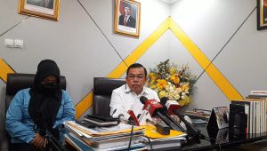 Anggota Komisi III DPR RI Mangihut Sinaga bersama dengan Pelapor atau Korban dugaan pelecehan seksual, di Kompleks Parlemen, Senayan, Jakarta, Rabu, 1/4/2026 | Novia Suhari/Forum Keadilan