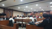 10 terdakwa kasus pengadaan fiktif PT Telkom saat mendengarkan pembacaan putusan di Pengadilan Tipikor Jakarta, Senin, 6/4/2026 | Syahrul Baihaqi/Forum Keadilan