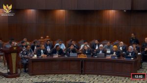 Koalisi masyarakat sipil saat sidang uji materil UU TNI di Mahkamah Konstitusi, Rabu, 8/4/2026 | YouTube Mahkamah Konstitusi (MK)