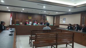 Eks Direktur Utama PT Eksploitas dan Industri Hutan V Dicky Yuana Rady saat mendengarkan putusan di Pengadilan Tipikor Jakarta, Kamis, 9/4/2026 | Syahrul Baihaqi/Forum Keadilan