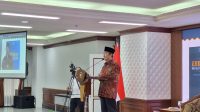 Prof. Jimly Ashiddiqie saat memberikan sambutan di acara peluncuran buku "Kemerdekaan Kekuasaan Kehakiman" di Aula Gedung Mahkamah Konstitusi, Jumat, 17/4/2026 | Syahrul Bihaqi/Forum Keadilan