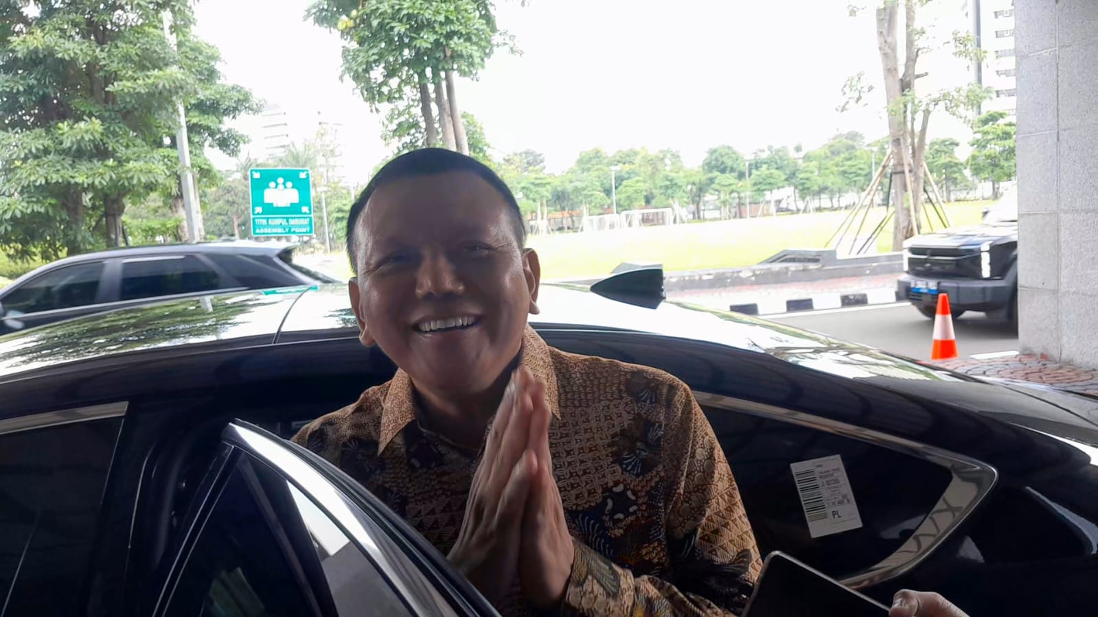 Wamensesneg Enggan Tanggapi Sorotan Publik soal Perayaan Ultah Seskab Teddy