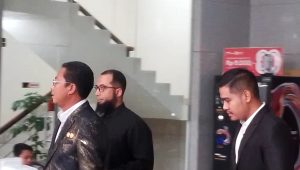 Ustaz Khalid Basalamah di Gedung Merah Putih KPK, Jakarta, Kamis, 23/4/2026 | Muhammad Reza/Forum Keadilan