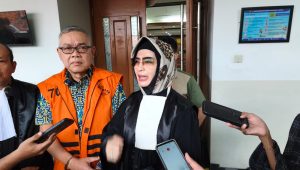 Eks Direktur Gas PT Pertamina Hari Karyuliarto (kiri) usai sidang di Pengadilan Tipikor Jakarta, Kamis, 23/4/2026 | Syahrul Baihaqi/Forum Keadilan