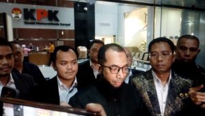 Ustaz Khalid Basalamah di Gedung KPK, Jakarta, Kamis, 23/4/2026 | Muhammad Reza/Forum Keadilan