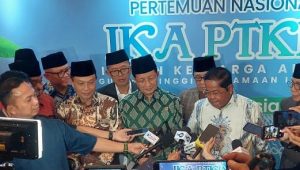 Wakil Ketua Umum Partai Golkar Idrus Marham (kanan) dan Menteri Agama (Menag) Nasaruddin Umar (tengah) usai acara acara pembentukan forum dan pengukuhan pengurus FKN IKA PTKIN di Jakarta, Jumat, 24/4/2026 | Ist