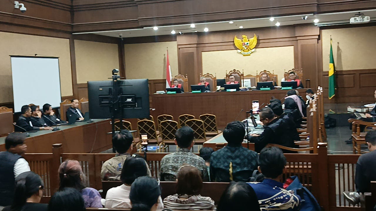 Hakim Tunda Sidang Kasus Chromebook Usai Nadiem Dibantarkan ke Rumah Sakit