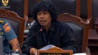 Koordinator KontraS Dimas Bagus Arya di ruang sidang Mahkamah Konstitusi (MK), Selasa, 28/4/2026 | YouTube Mahkamah Konstitusi
