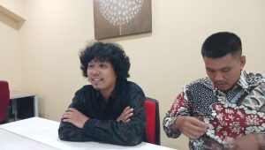 Koordinator KontraS Dimas Bagus Arya di Gedung Mahkamah Konstitusi (MK), Selasa, 28/4/2026 | Syahrul Baihaqi/Forum Keadilan