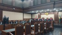 Eks Direktur SD Kemendikbudristek Sri Wahyuningsih saat mendengarkan pembacaan surat putusan di Pengadilan Tipikor Jakarta, Kamis, 30/4/2026 | Syahrul Baihaqi/Forum Keadilan