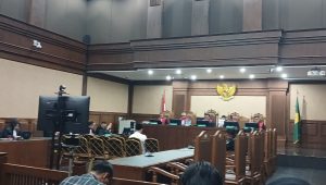 Eks Direktur SMP Kemendikbudristek Mulyatsyah saat mendengarkan surat putusan di Pengadilan Tipikor Jakarta, Kamis, 30/4/2026 | Syahrul Baihaqi/Forum Keadilan