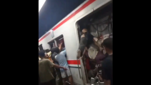 Kecelakaan antara KAJJ Argo Bromo Anggrek dengan KRL Commuter Line rute Jakarta-Cikarang terjadi di Stasiun Bekasi Timur, Kota Bekasi pada Senin, 27/4/2026 malam | Ist