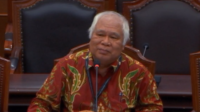 Mantan Kepala Badan Intelijen Strategis TNI (Kabais) Soleman B. Pontoh di ruang sidang pleno MK, Rabu, 8/4/2026 | YouTube Mahkamah Konstitusi (MK)