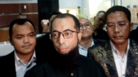 Ustaz Khalid Basalamah di Gedung KPK, Jakarta, Kamis, 23/4/2026 | Muhammad Reza/Forum Keadilan