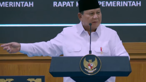 Presiden Prabowo Subianto dalam agenda ‘Taklimat Presiden di Rapat Kerja Kabinet Merah Putih’, di Istana Kepresidenan Jakarta, pada Rabu, 8/4/2026. | YouTube Sekretariat Presiden