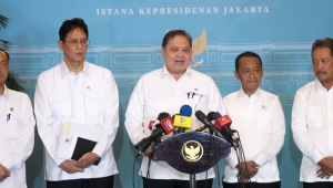 Menteri Koordinator Bidang Perekonomian, Airlangga Hartarto, memberikan keterangan pers usai menghadiri Rapat Kerja Pemerintah di Istana Negara, Jakarta, pada Rabu, 8/4/2026. | YouTube Sekretariat Presiden